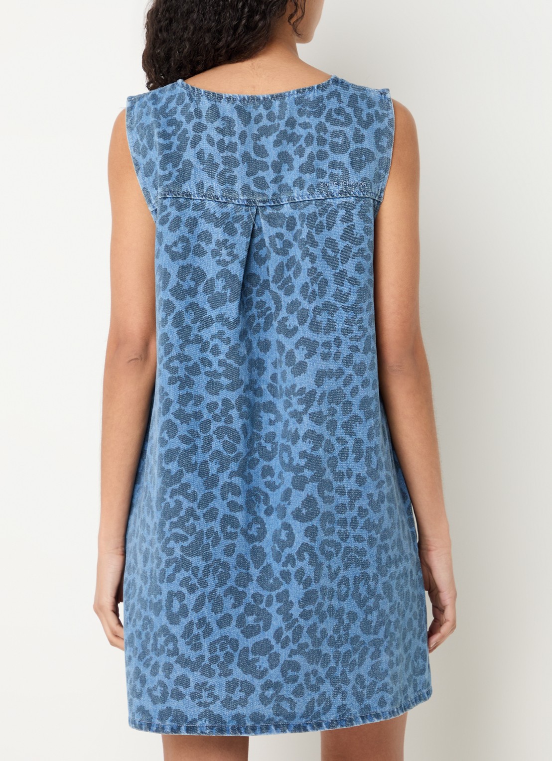 Sofie Schnoor Ingrid mini jurk van denim met panterprint - achterkant indigo