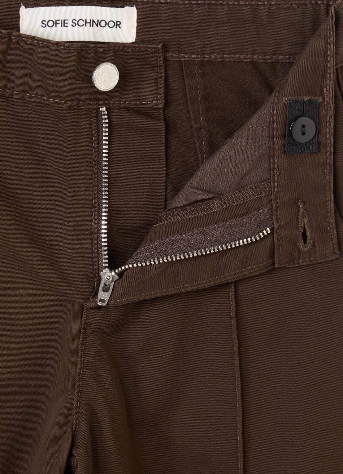 Sofie Schnoor Izza wide fit broek met siernaad - detail donkerbruin