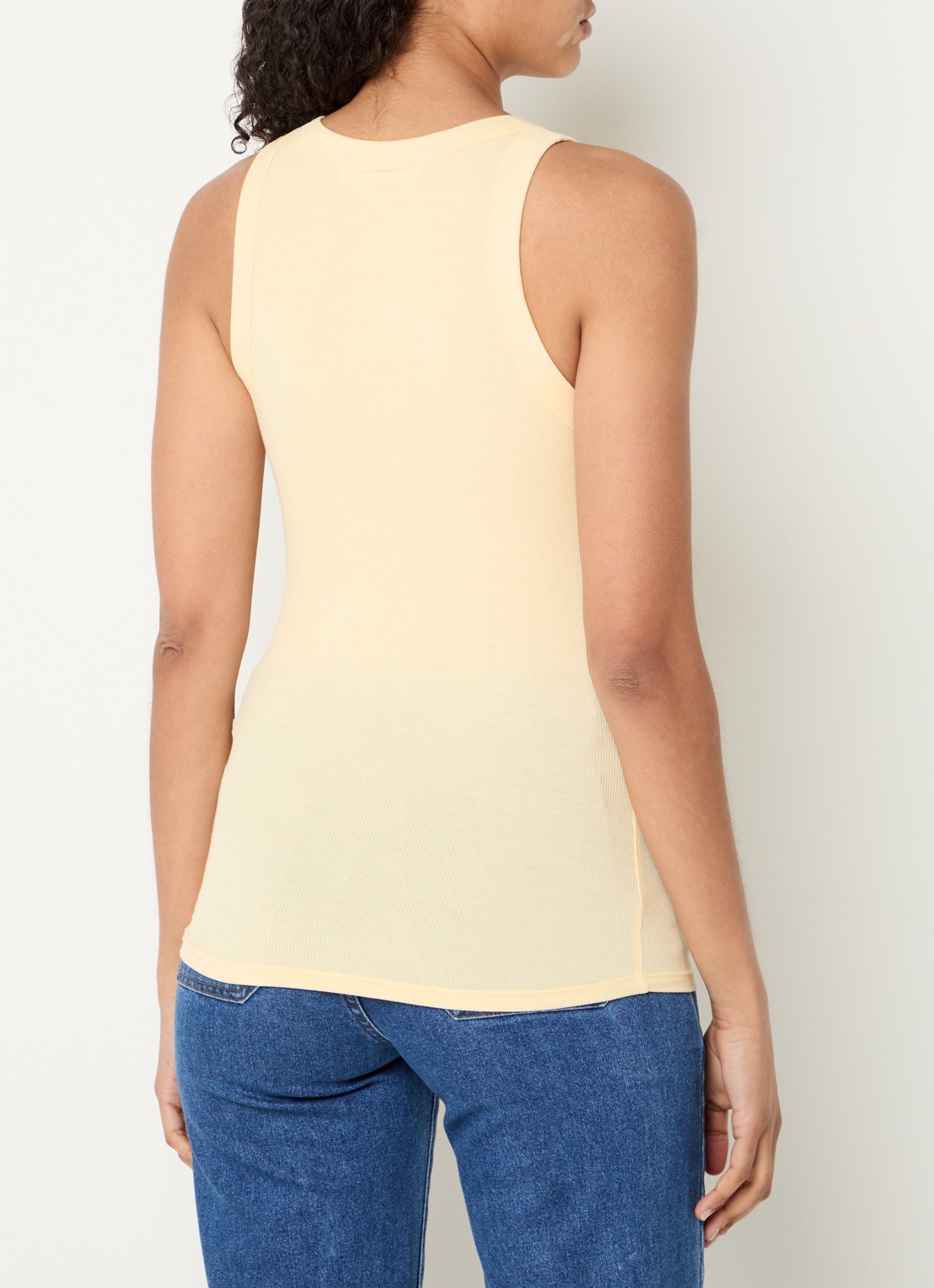 Sofie Schnoor Julliesw tanktop met ribstructuur - achterkant vanillegeel