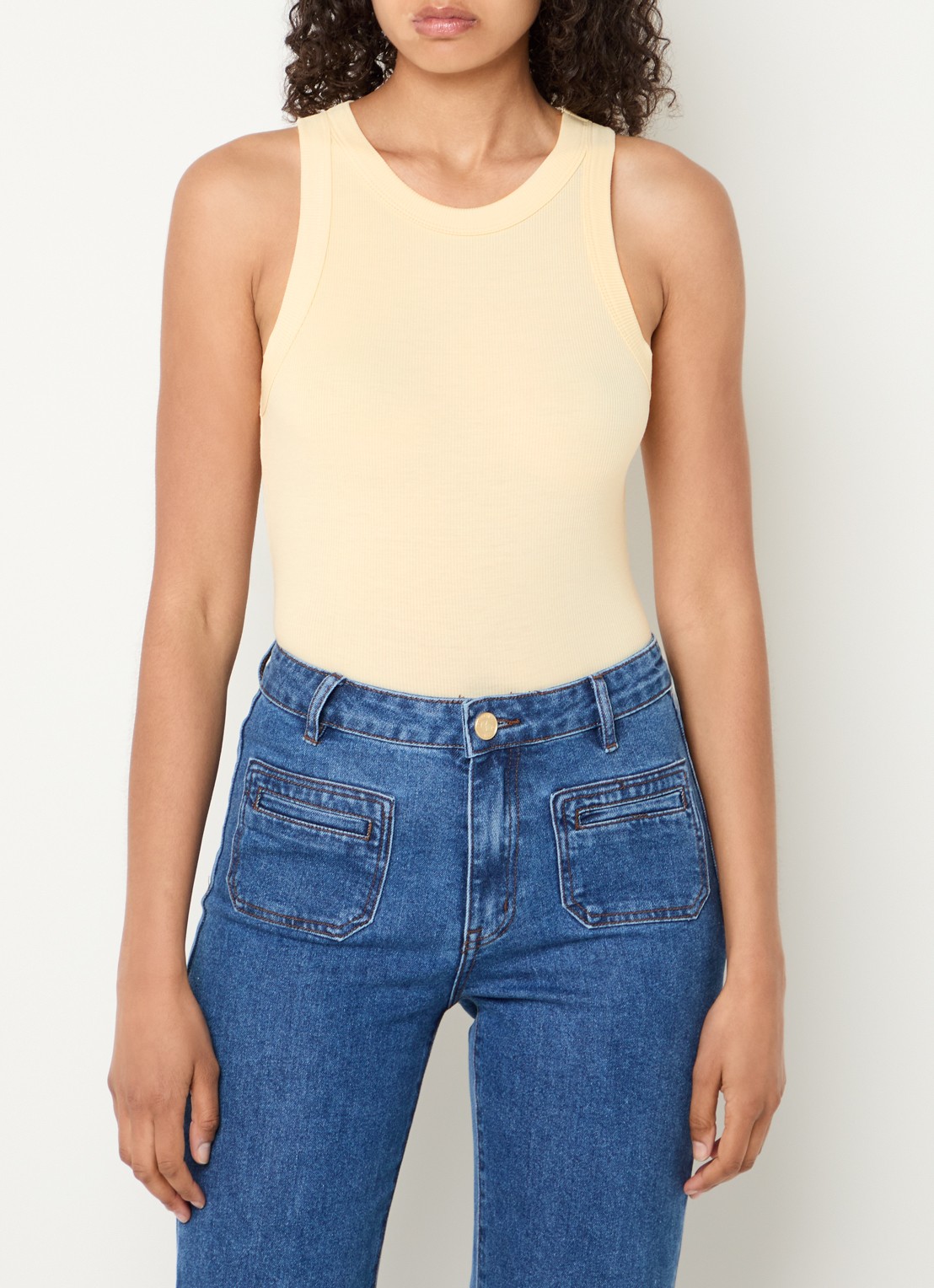Sofie Schnoor Julliesw tanktop met ribstructuur - detail 4 vanillegeel