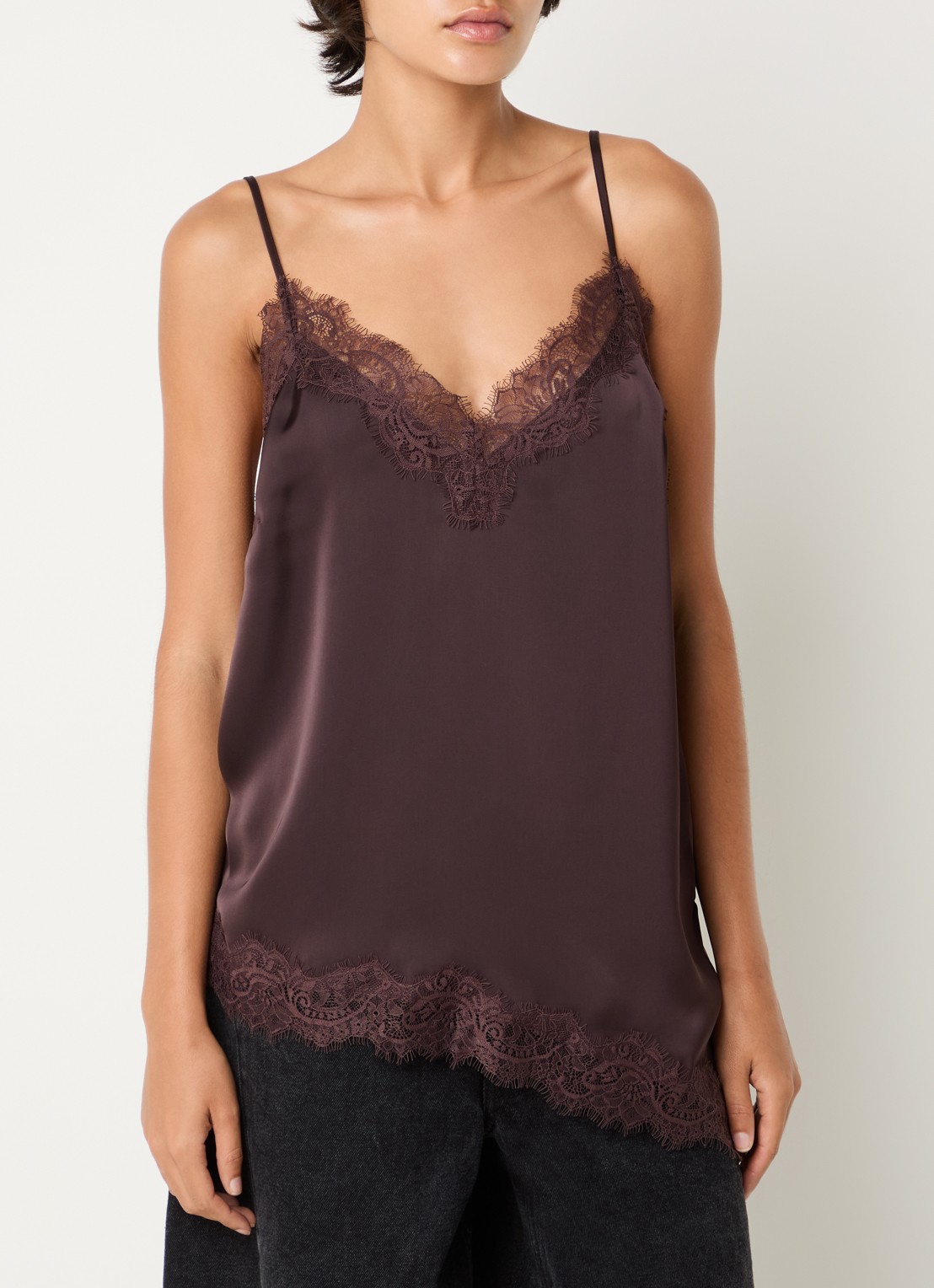 Sofie Schnoor Leona top van satijn met kant - detail aubergine