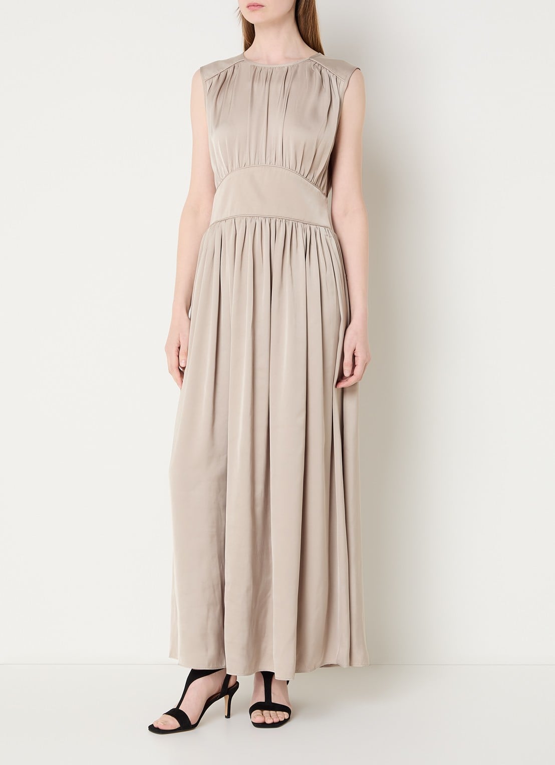 Sofie Schnoor Lins maxi jurk van satijn - detail 4 zand