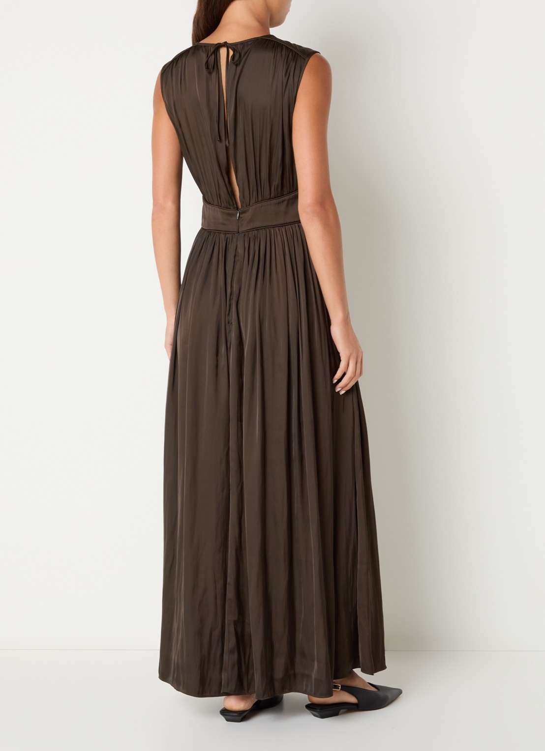 Sofie Schnoor Linsw maxi jurk met plooidetail - achterkant 4 donkerbruin