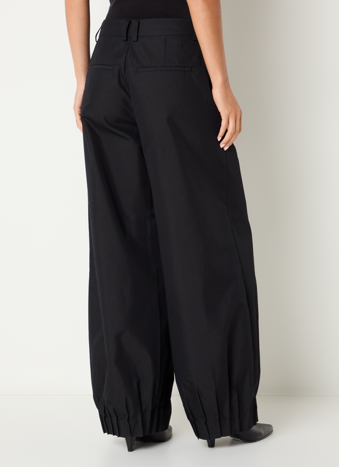 Sofie Schnoor Louanasw high waist balloon fit pantalon met plooidetail - achterkant 4 zwart