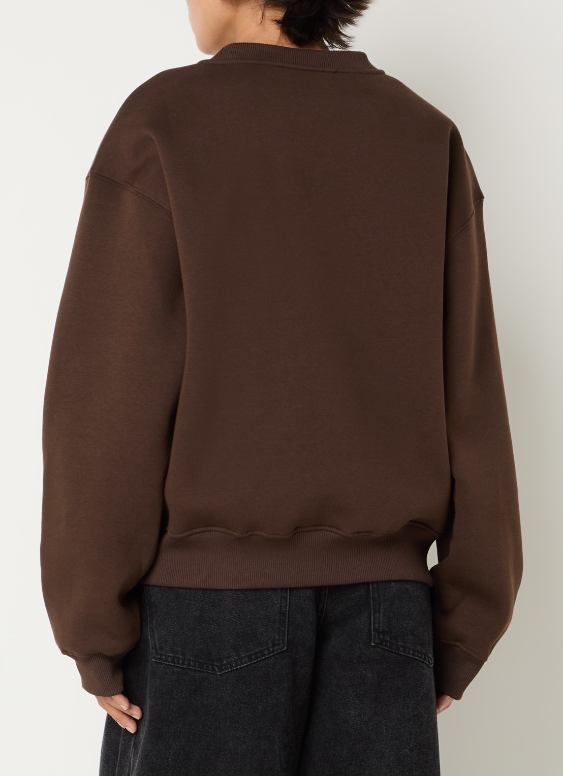Sofie Schnoor Lusiasw sweater met 3D logo - achterkant 4 bruin
