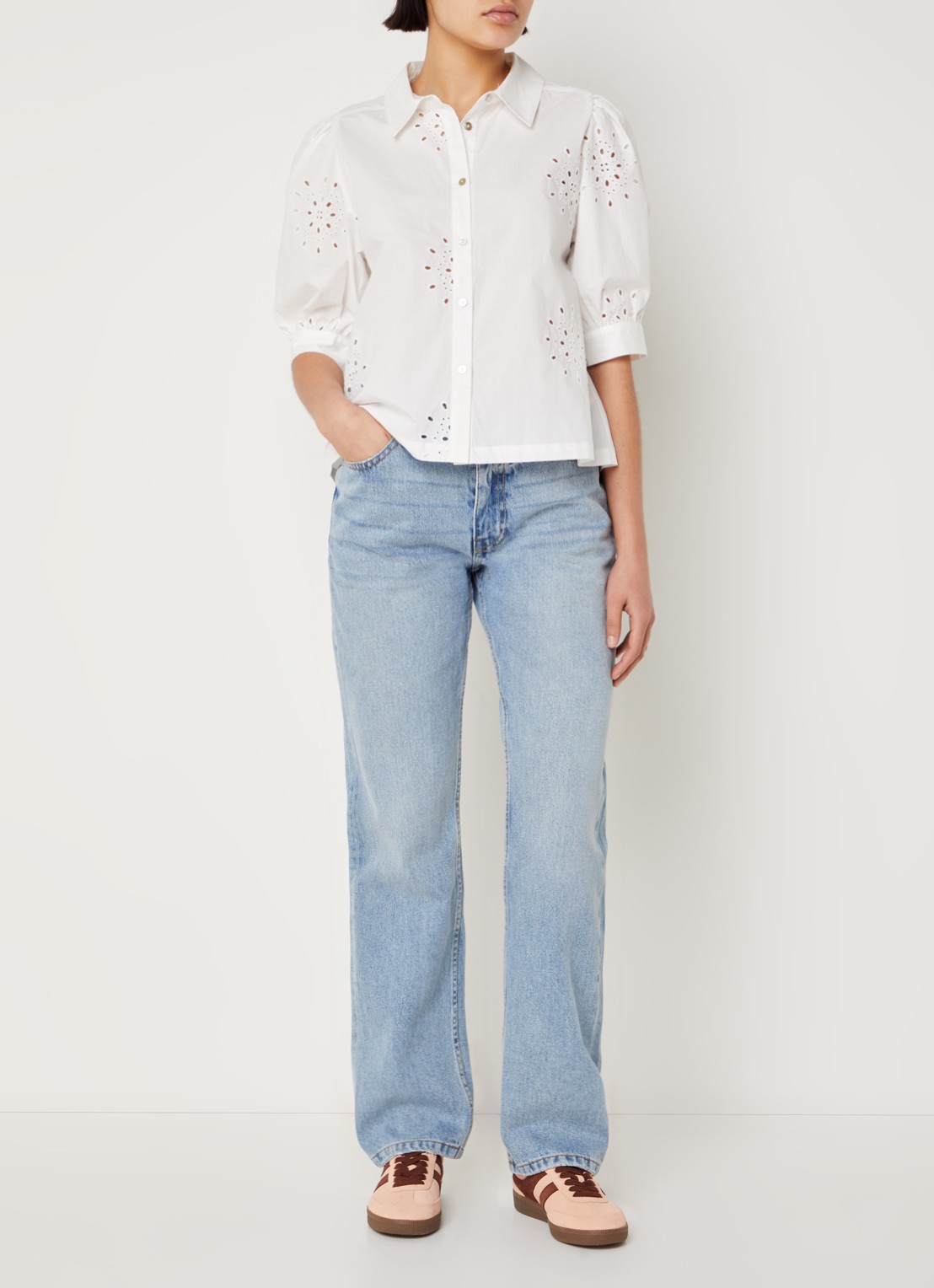 Sofie Schnoor Melika mid waist straight leg jeans met steekzakken - voorkant 2 indigo