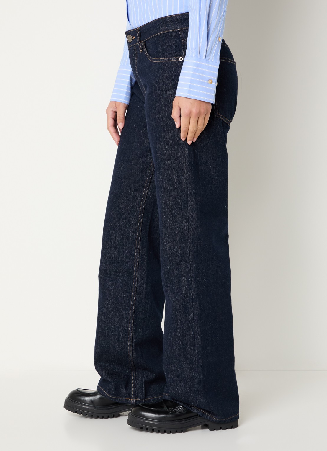 Sofie Schnoor Milanosw high waist straight leg jeans met donkere wassing - detail 3 indigo