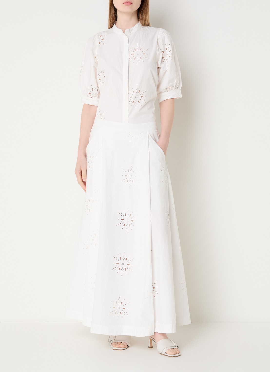 Sofie Schnoor Noorsw midi A-lijn rok met broderie - voorkant 3 gebroken wit