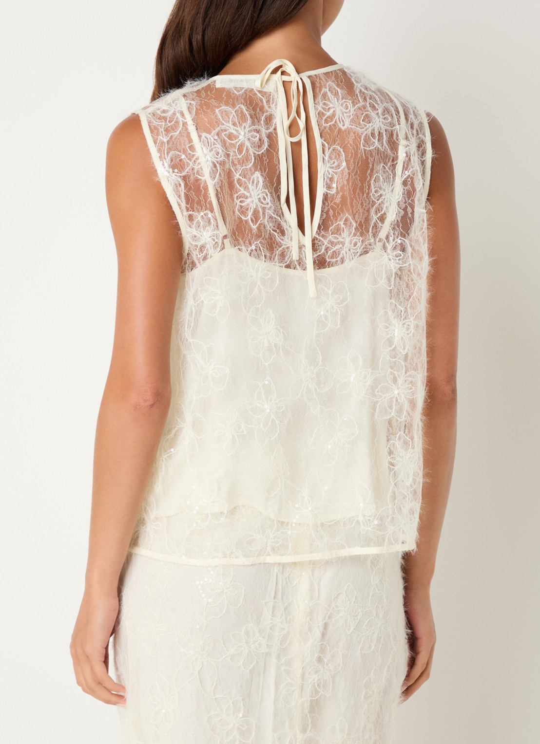 Sofie Schnoor Odessasw semi-transparante top van mesh met pailletten en borduring - achterkant 2 creme