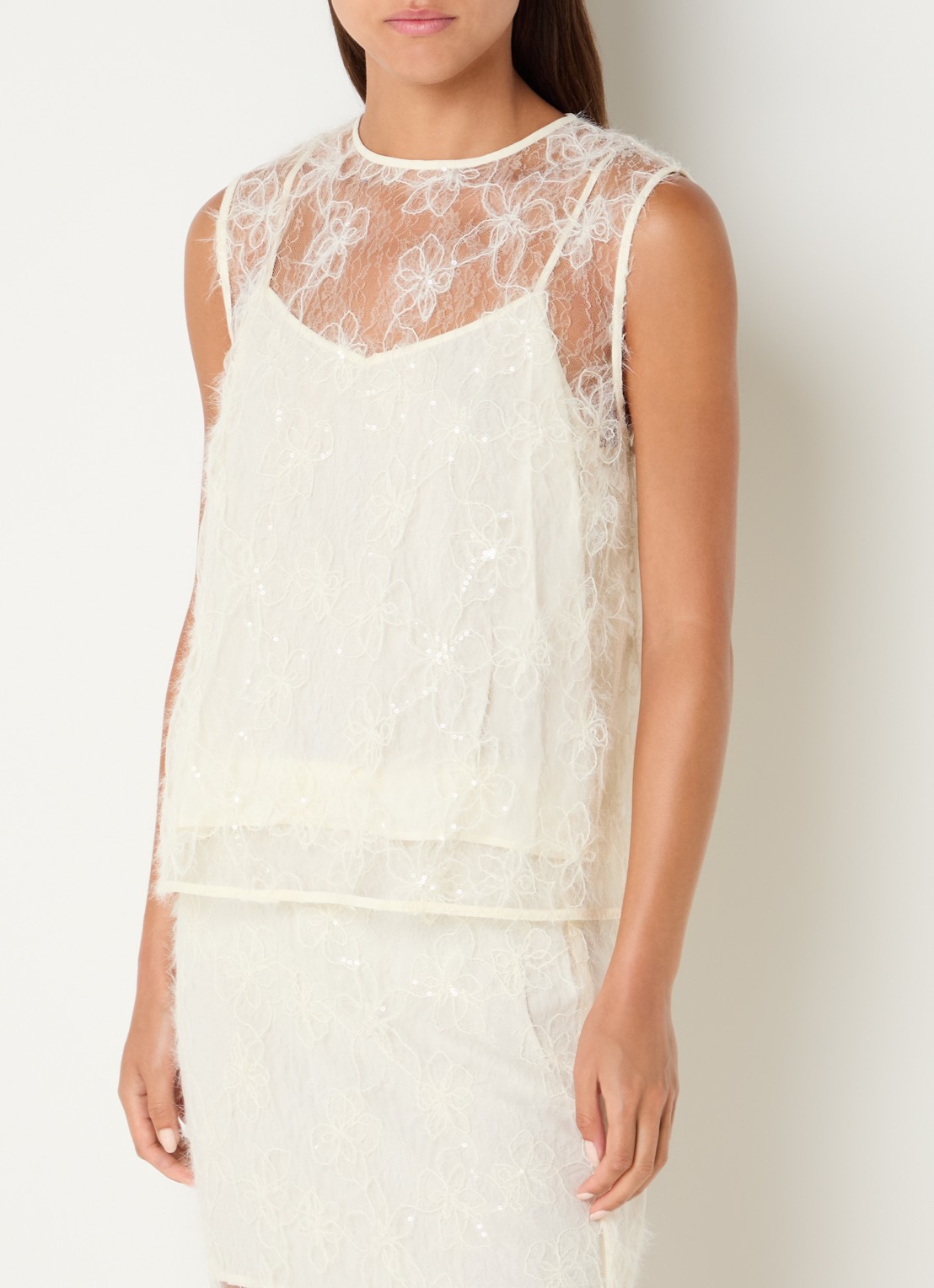 Sofie Schnoor Odessasw semi-transparante top van mesh met pailletten en borduring - detail creme