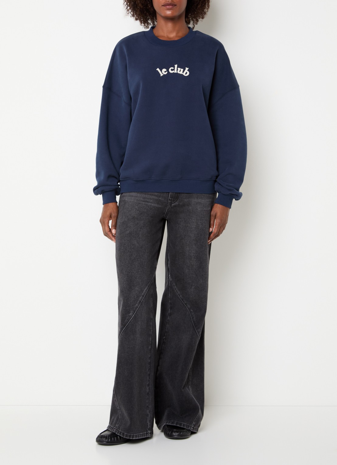 Sofie Schnoor Paro sweater met borduring - voorkant 2 donkerblauw