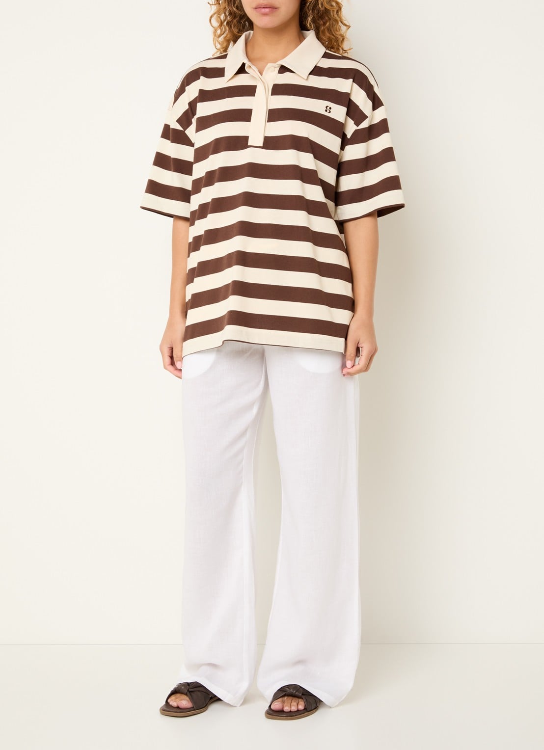 Sofie Schnoor Pilsw polo met streepprint - voorkant 3 hazelnootbruin