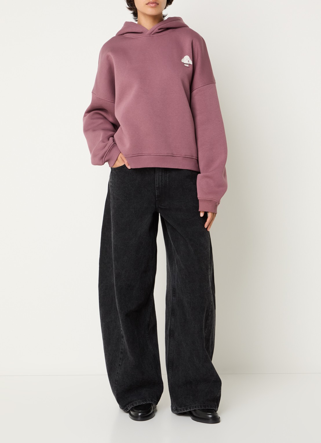 Sofie Schnoor Ranya hoodie met logo- en backprint - voorkant 2 taupe