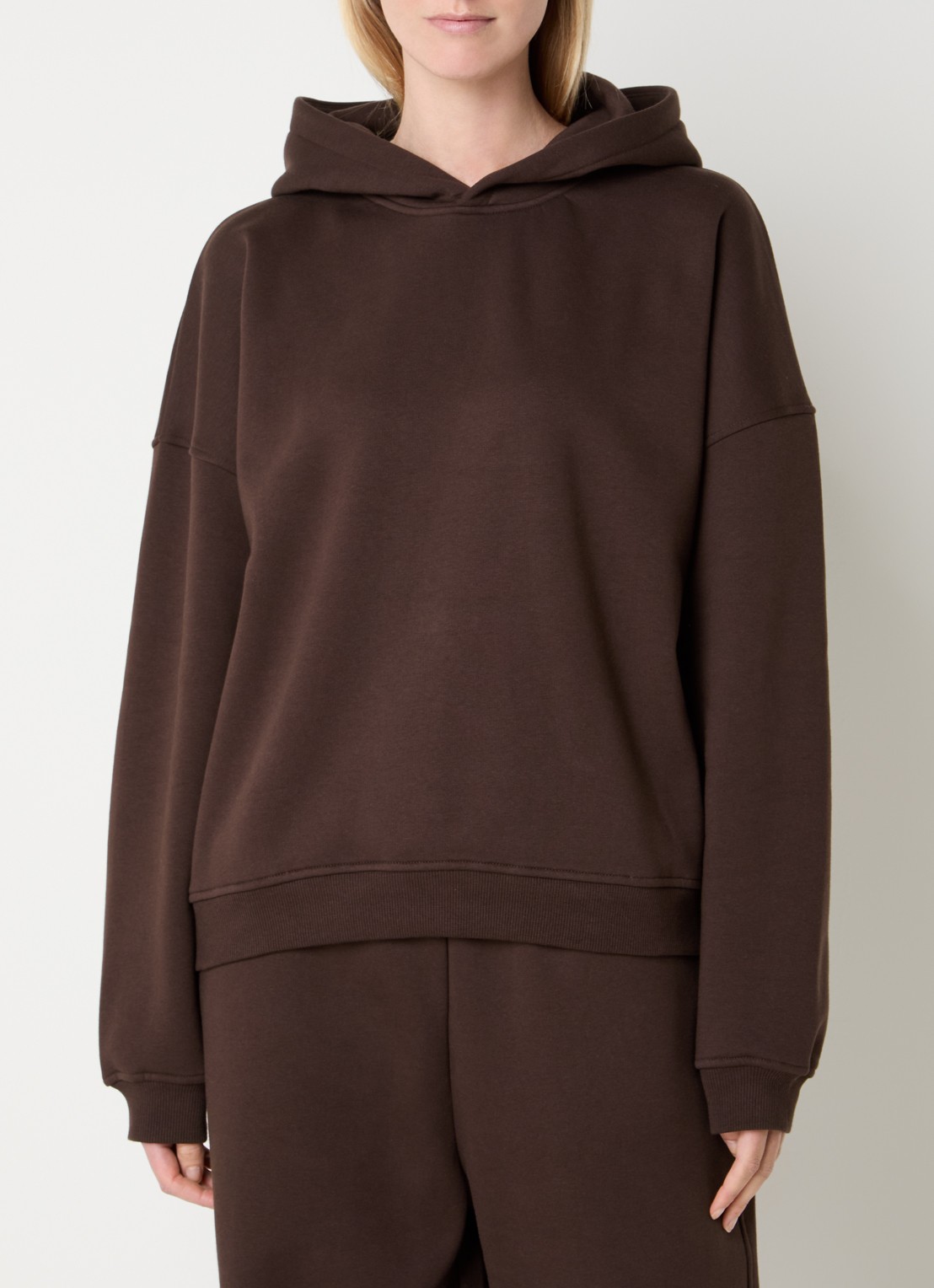 Sofie Schnoor Ranyaspo hoodie met siernaad - detail donkerbruin