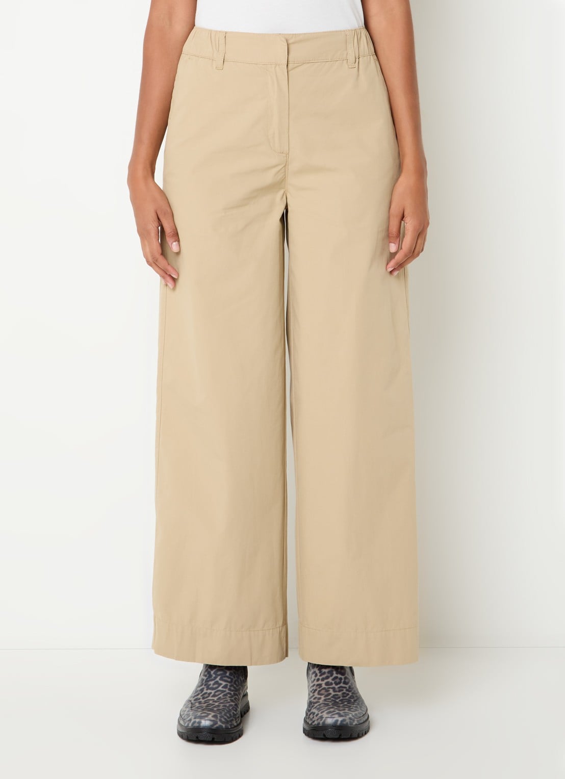 Sofie Schnoor Reine mid waist wide fit chino  - detail 4 zand