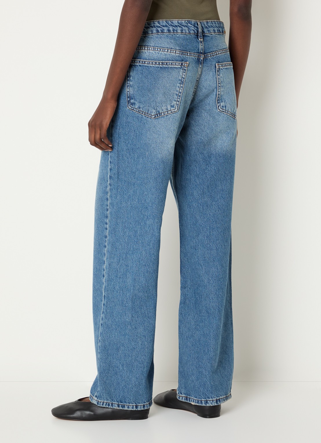 Sofie Schnoor Rios mid waist straight leg jeans met steekzakken - achterkant 3 indigo