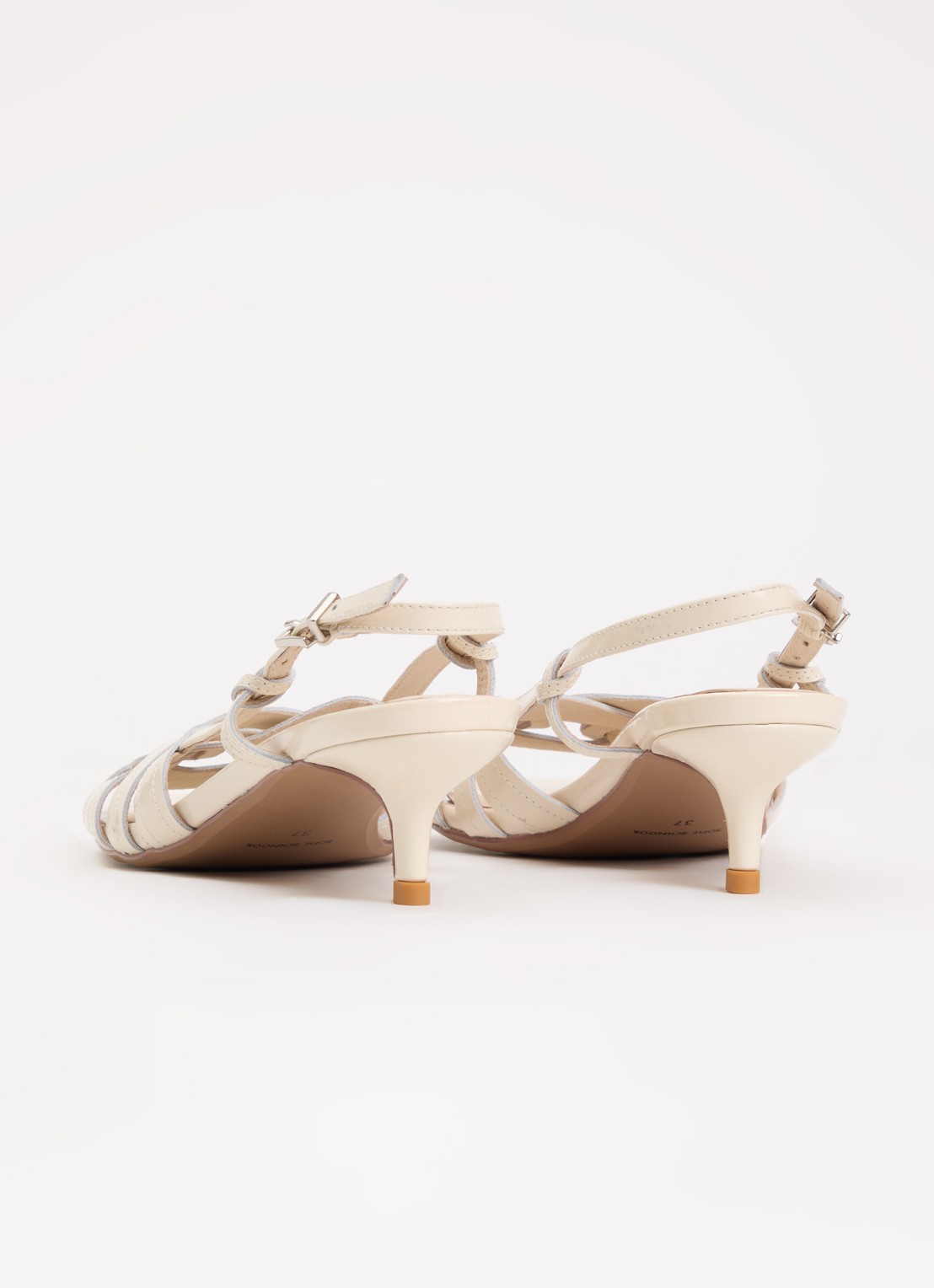 Sofie Schnoor Rosalindsw sandalette van lakleer met gevlochten detail - achterkant gebroken wit