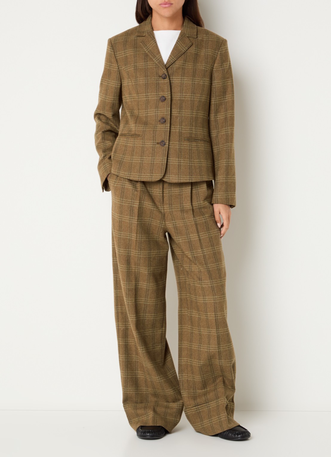 Sofie Schnoor Rosana high waist wide fit pantalon met steekzakken - voorkant 2 bruin
