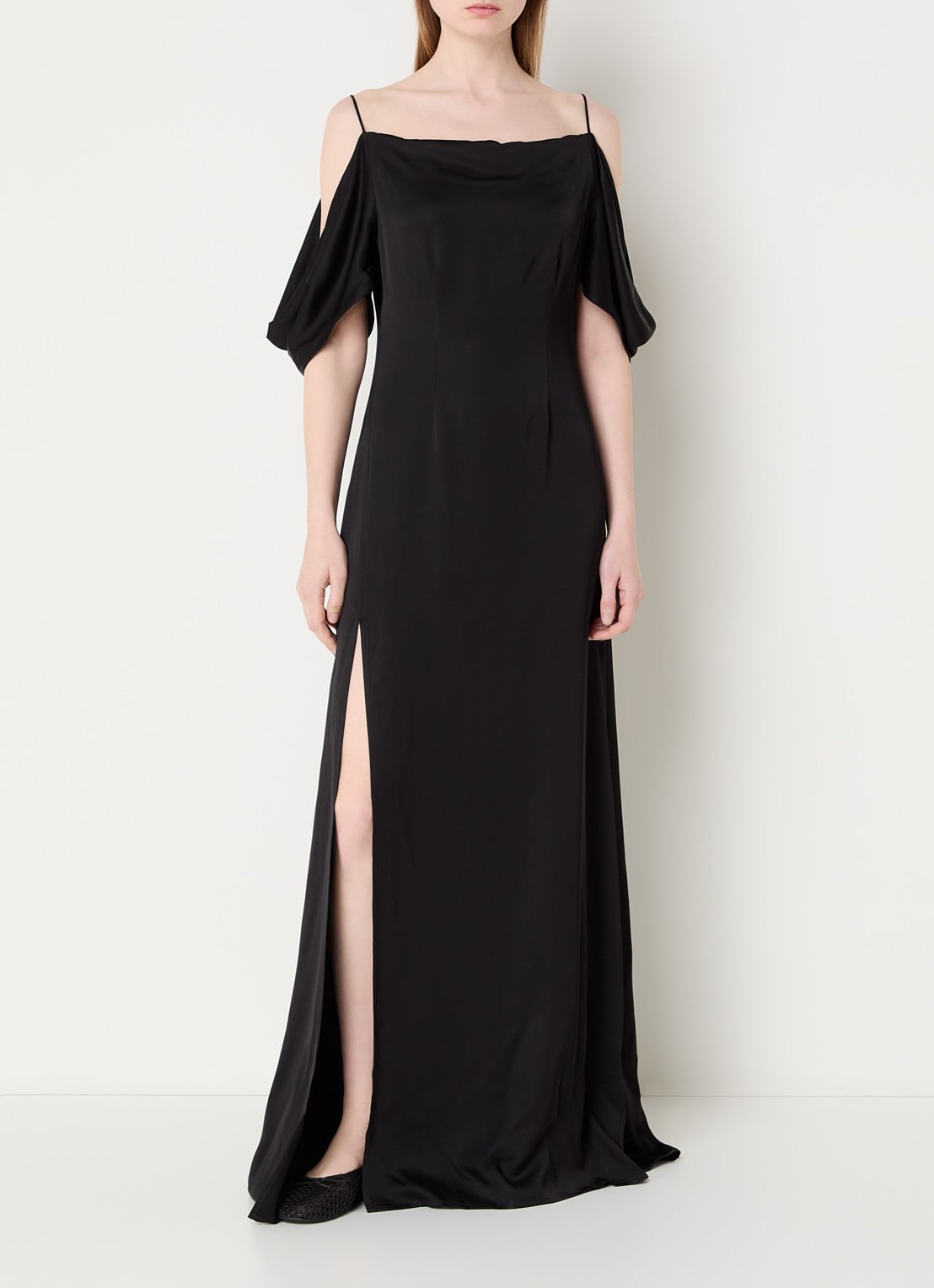 Sofie Schnoor Simja maxi jurk van satijn met split - detail 2 zwart