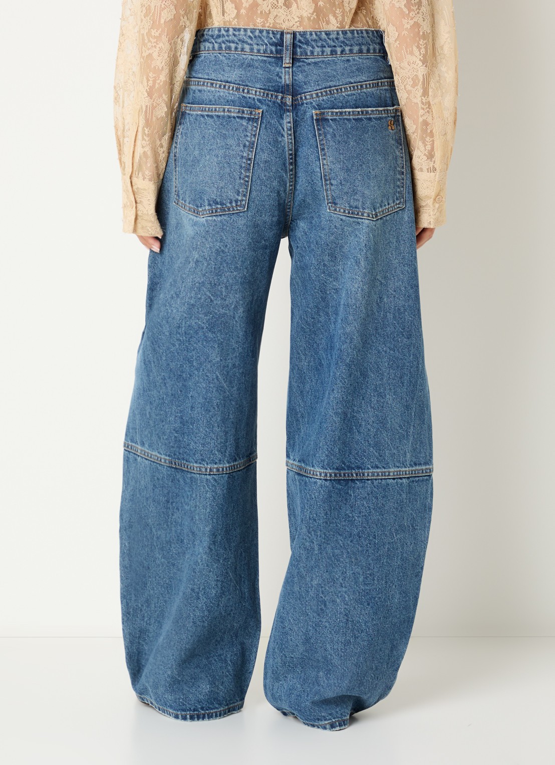 Sofie Schnoor Sonja high waist ballon fit jeans met medium wassing - achterkant indigo