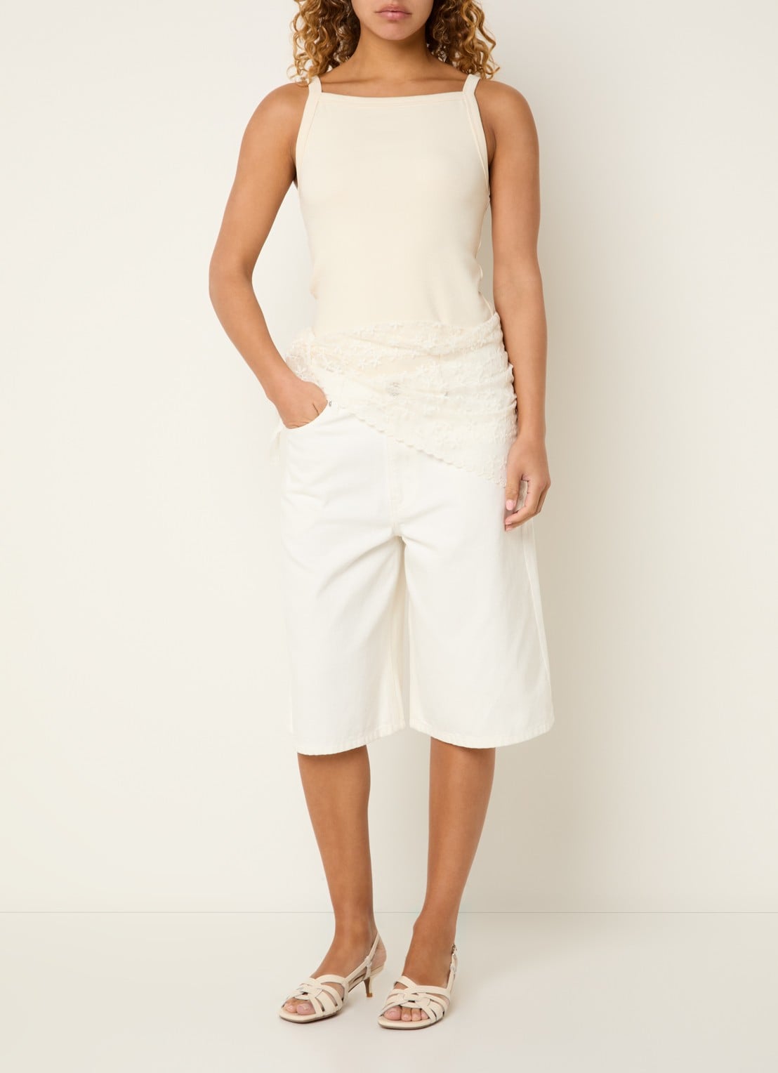 Sofie Schnoor Stokesw  mid waist wide leg jort met steekzakken - voorkant 2 gebroken wit