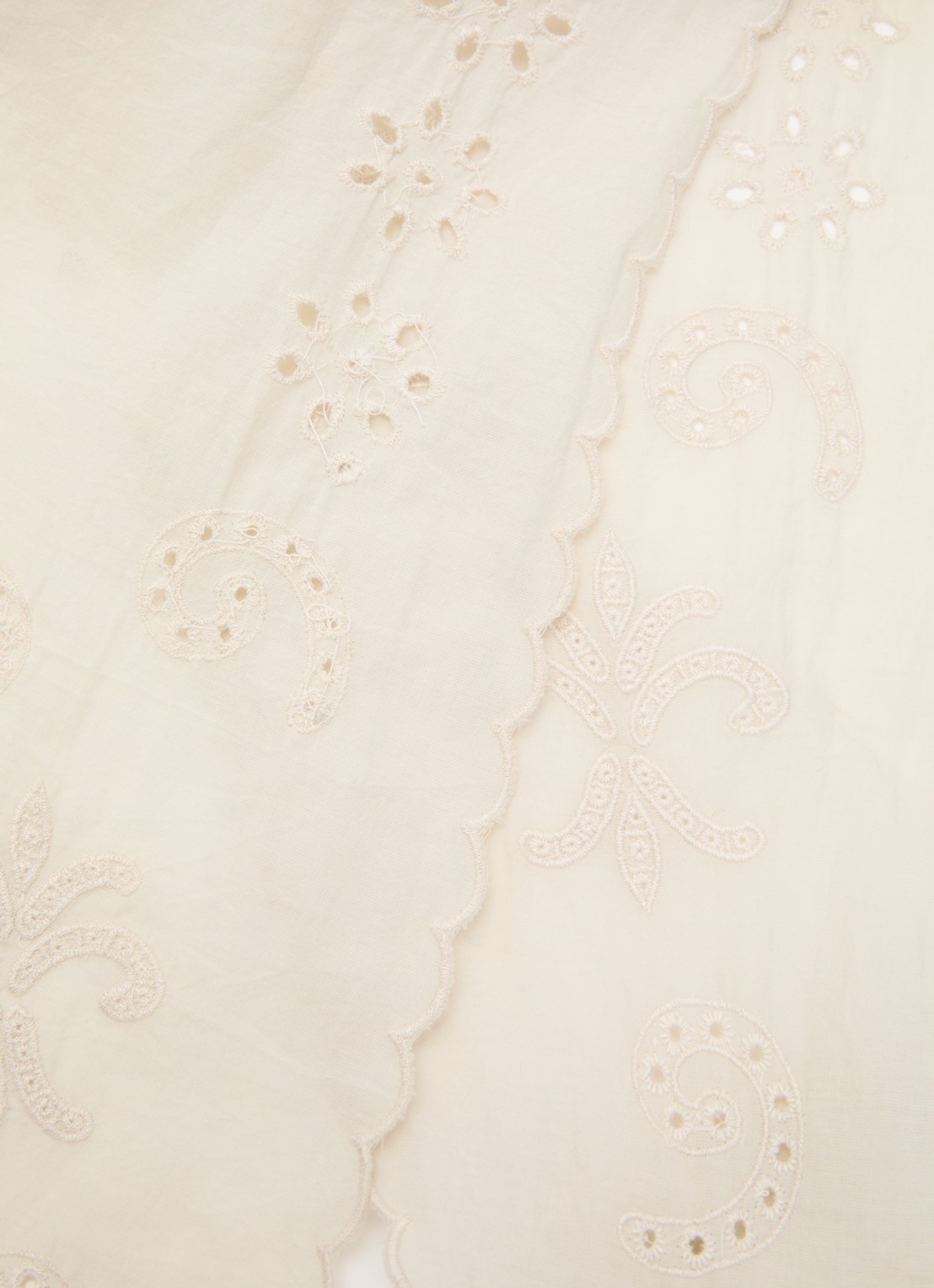Sofie Schnoor Tea sjaal met broderie 110 x 30 cm  - detail 2 creme