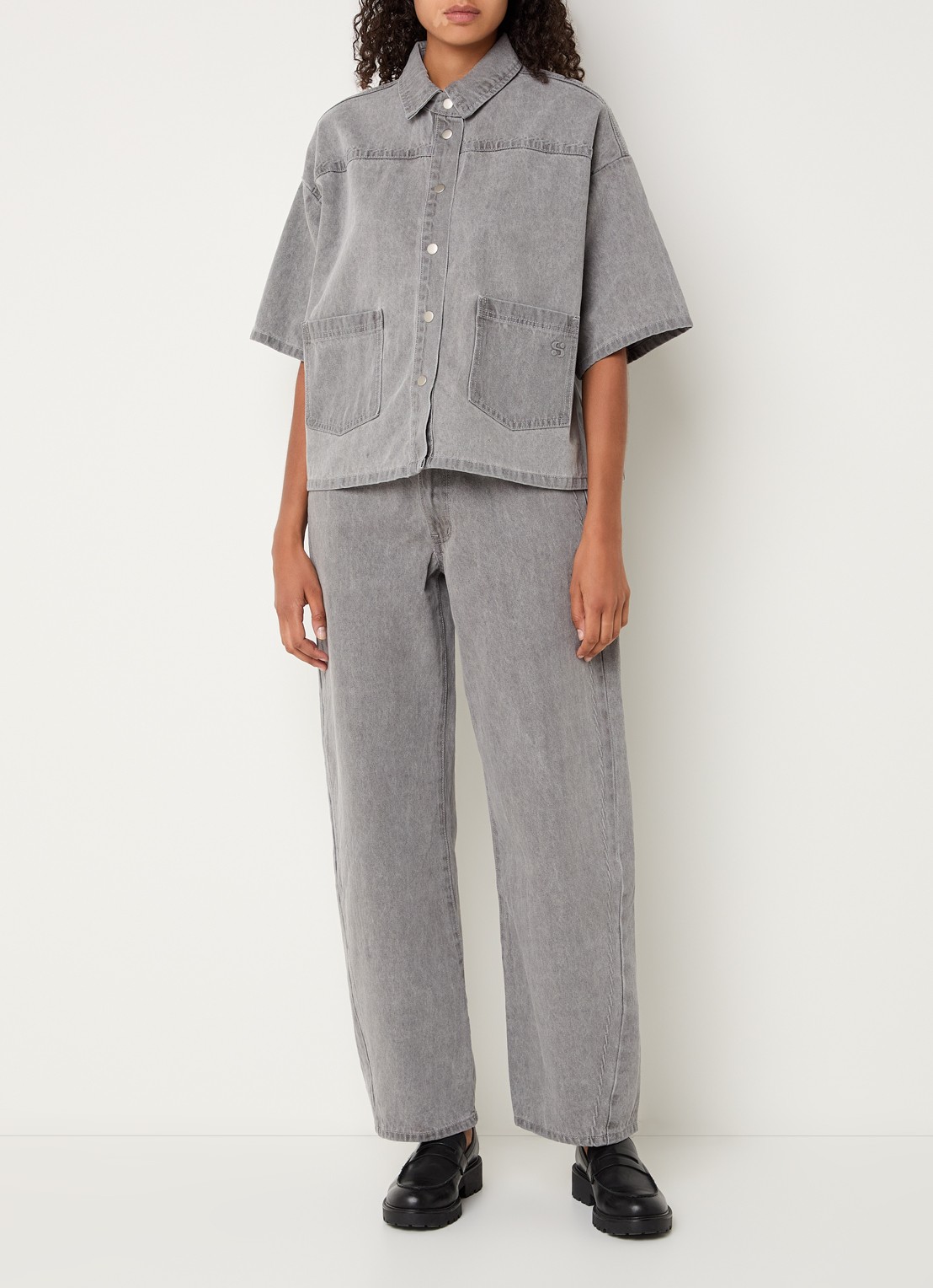 Sofie Schnoor Valencia high waist tapered jeans met gekleurde wassing - voorkant 4 lichtgrijs