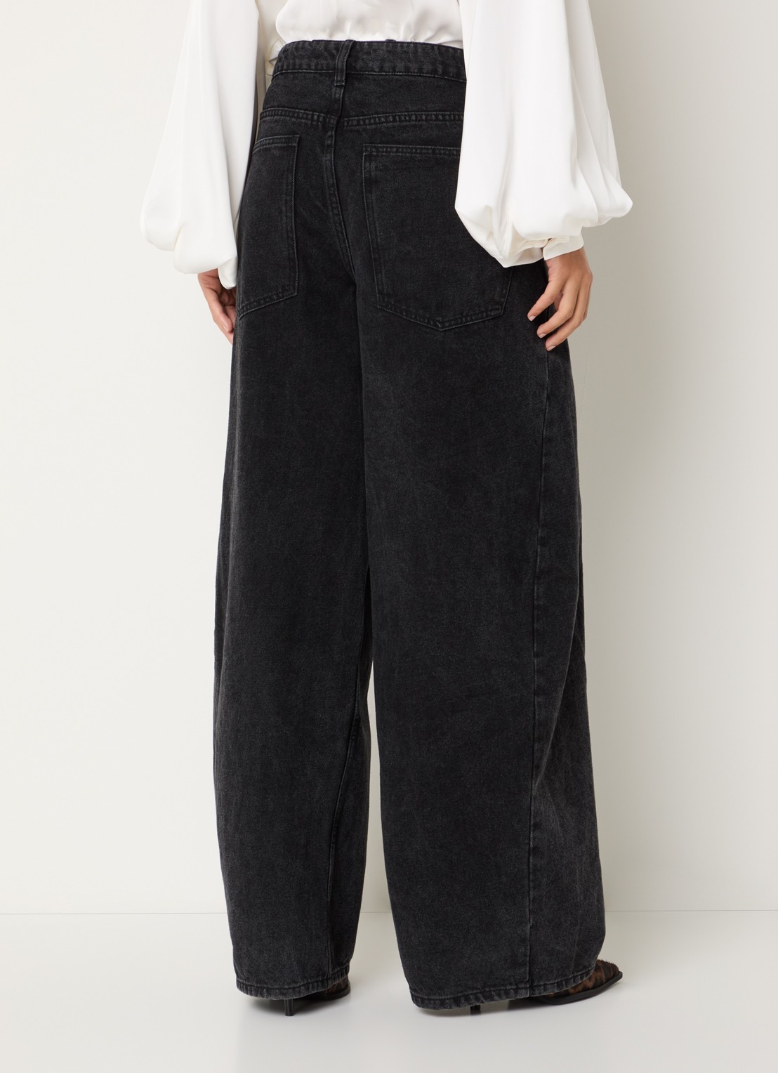Sofie Schnoor Valorsw high waist wide leg jeans met gekleurde wassing - achterkant 5 antraciet
