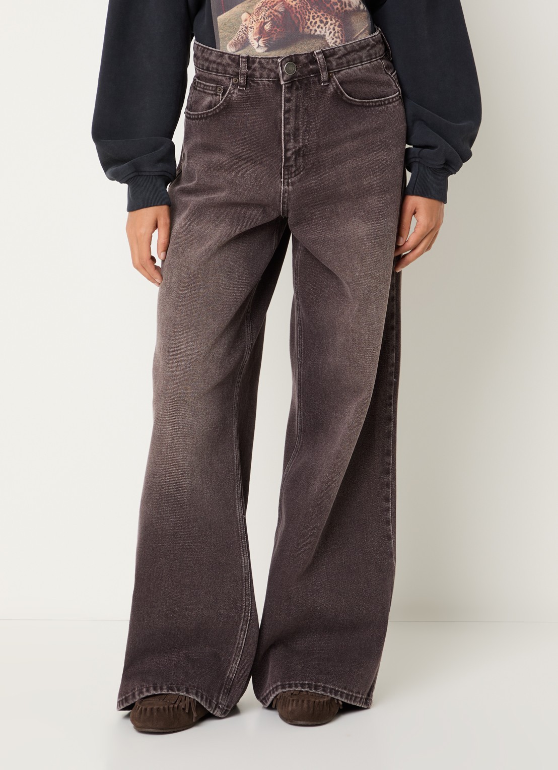 Sofie Schnoor Venicesw high waist wide leg jeans met gekleurde wassing - detail bruin
