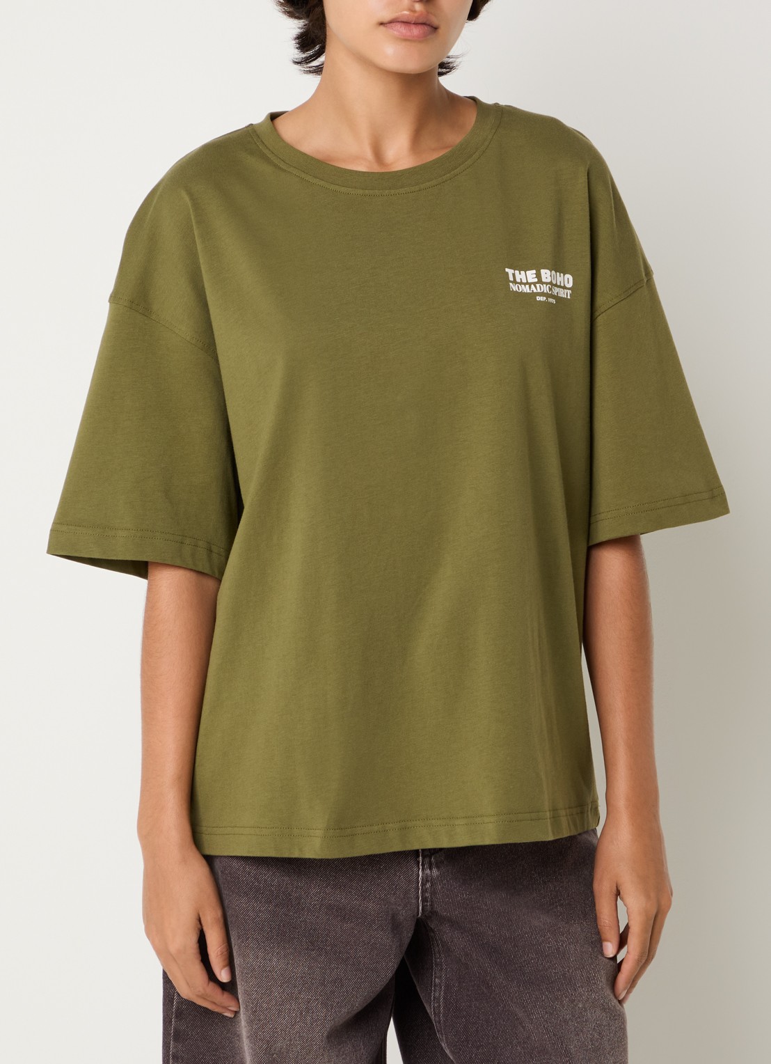 Sofie Schnoor Verasw T-shirt met front- en backprint - achterkant 4 mosgroen