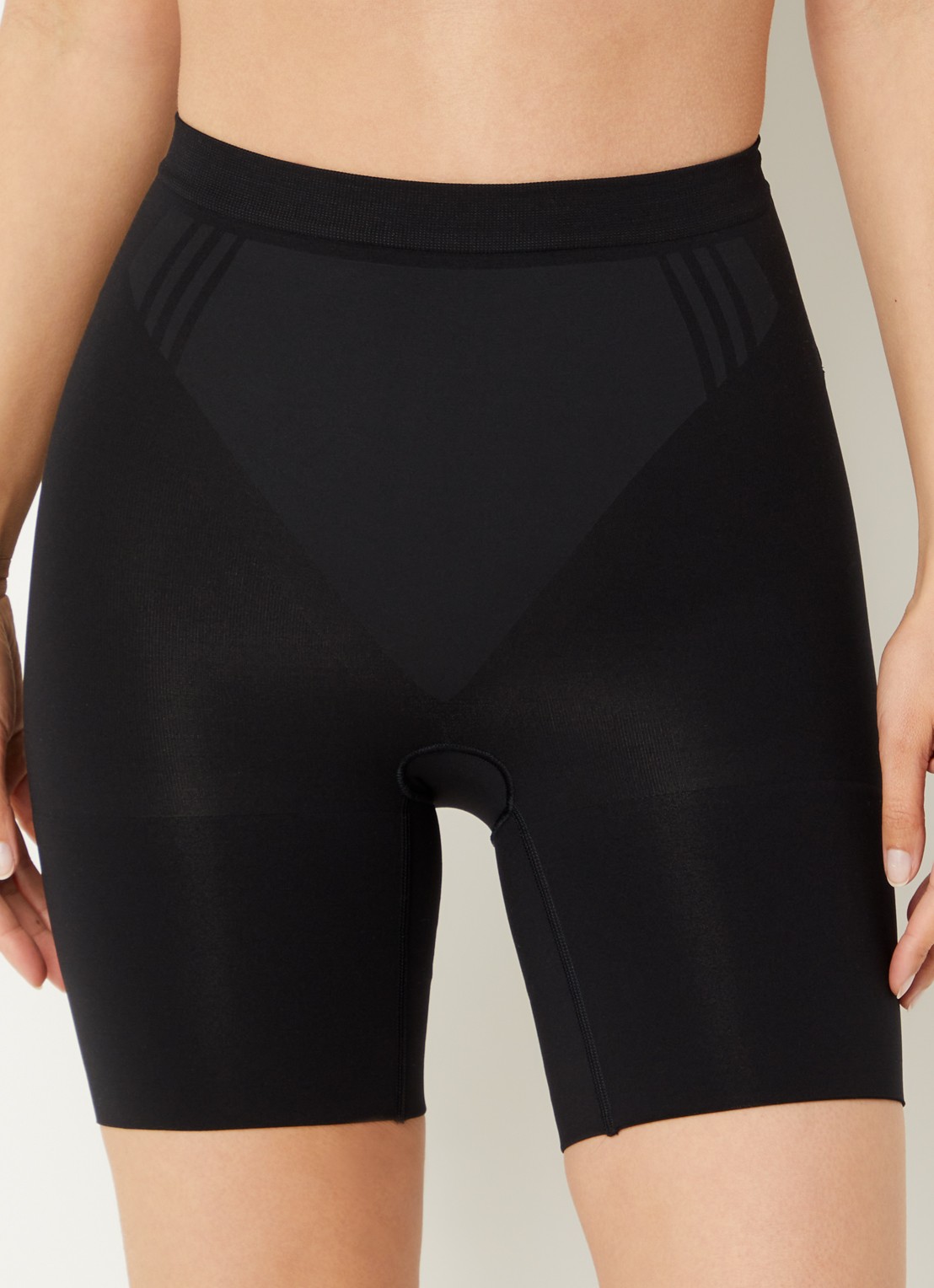 SPANX Configure high waisted corrigerende short - detail 3 zwart