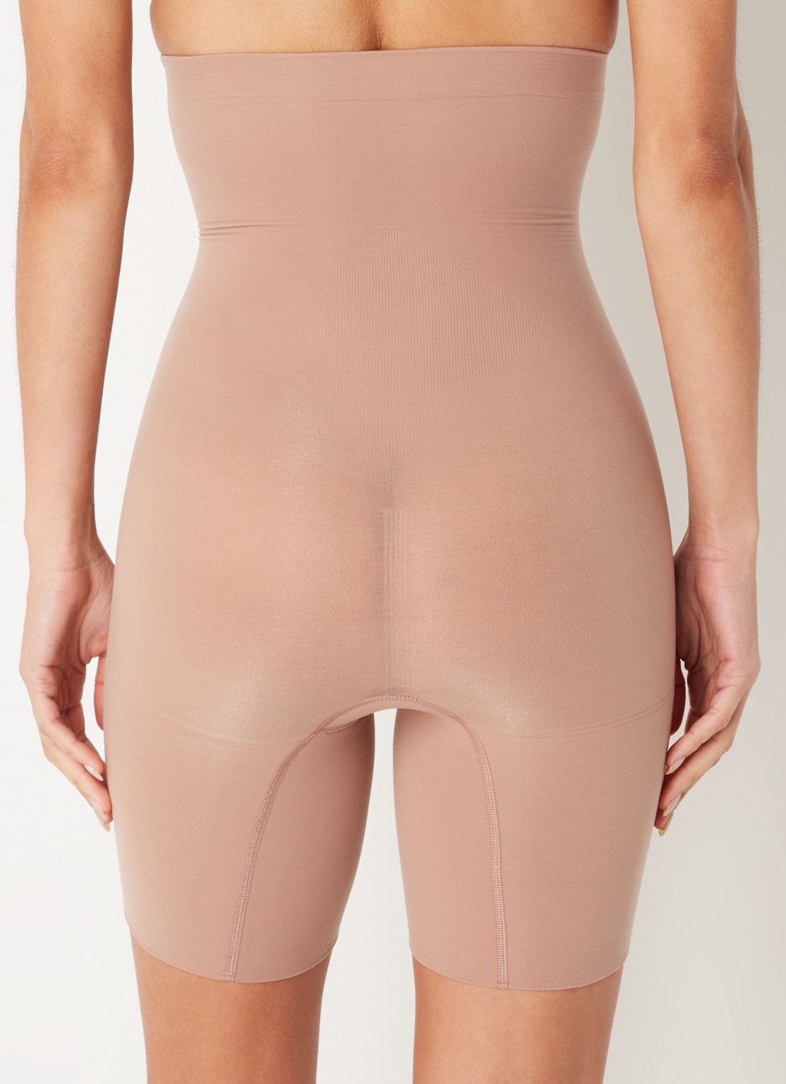 SPANX Everyday high waisted naadloze corrigerende short - achterkant 2 lichtbruin