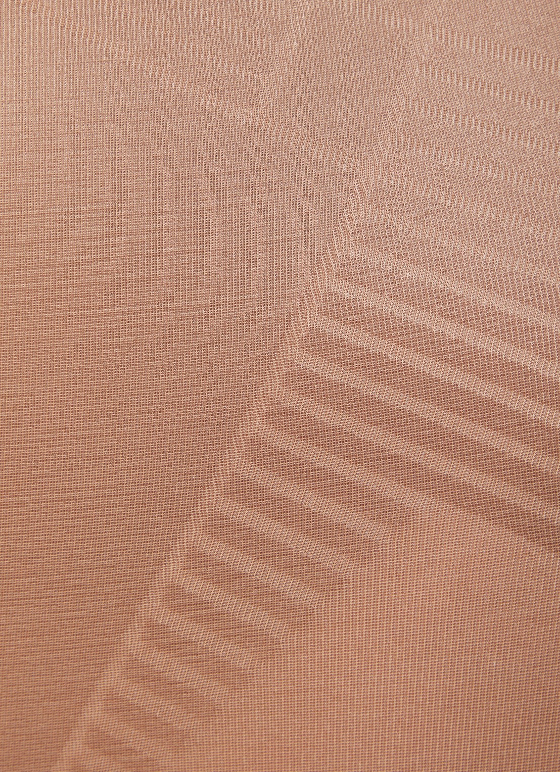 SPANX Invisible Midthigh corrigerende short met glanzende finish - detail 4 lichtbruin