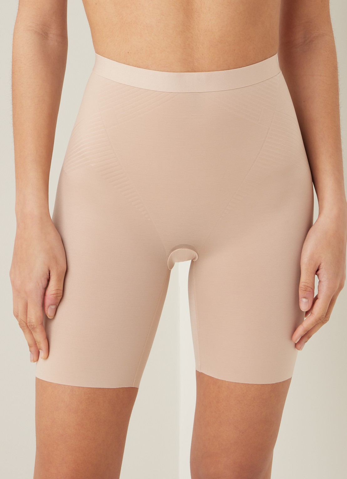SPANX Thinstincts Mid-Thigh corrigerende short - detail beige