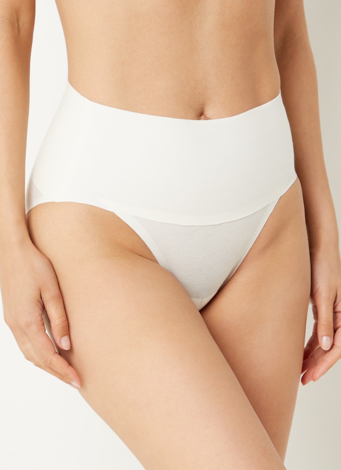 SPANX Undie-tec high waisted corrigerende slip - detail 3 gebroken wit