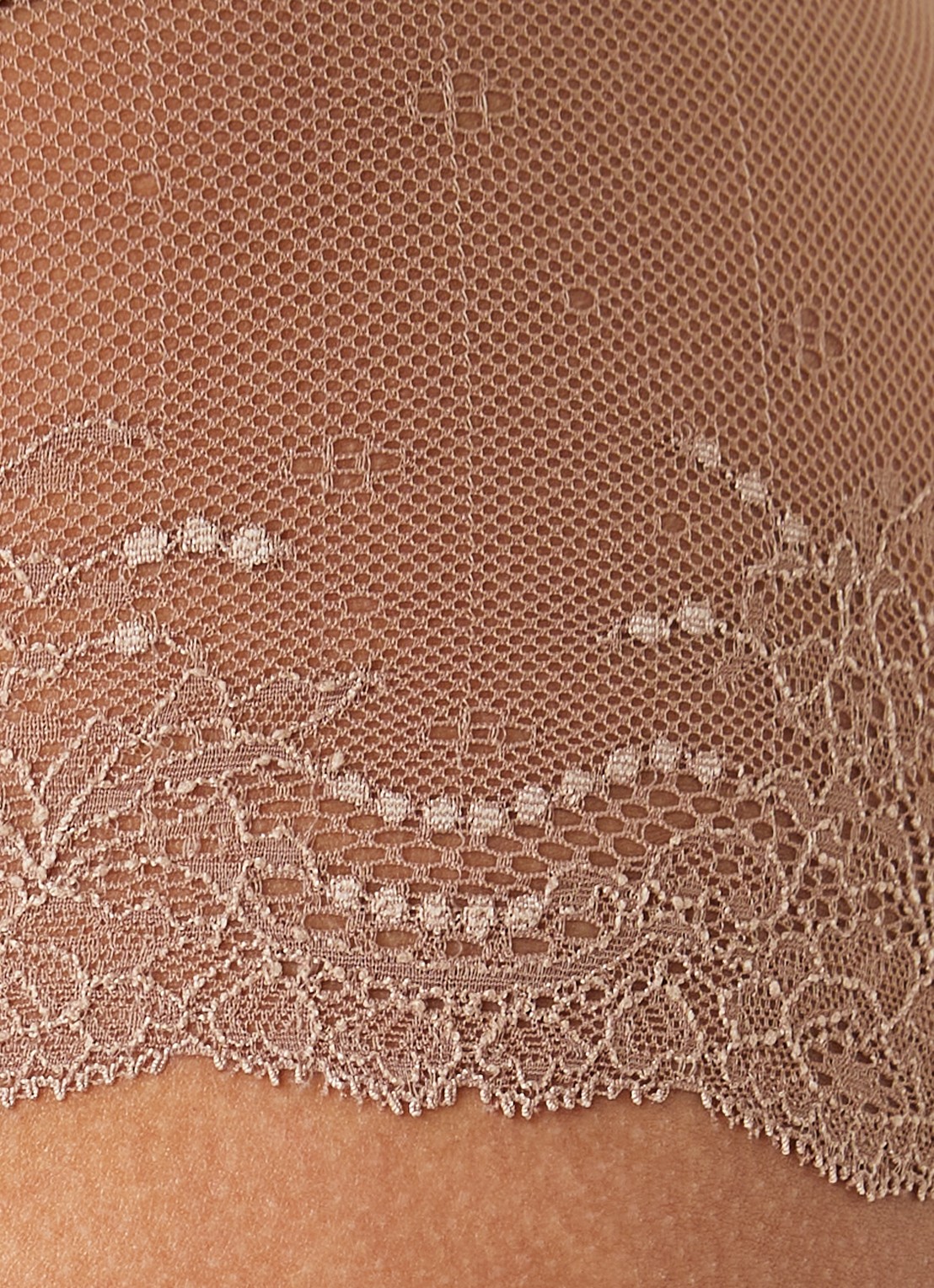 SPANX Undie-Tectable corrigerende slip met kant - detail 4 lichtbruin