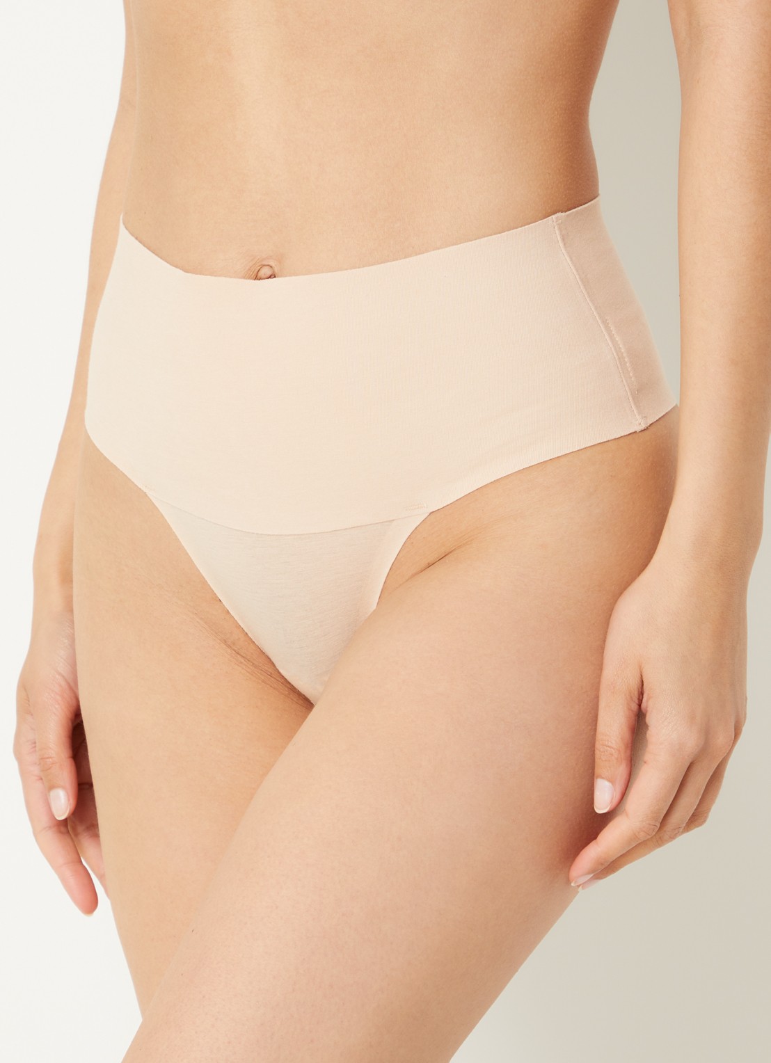 SPANX Undie-tectable high waisted corrigerende string    - detail 3 naturel