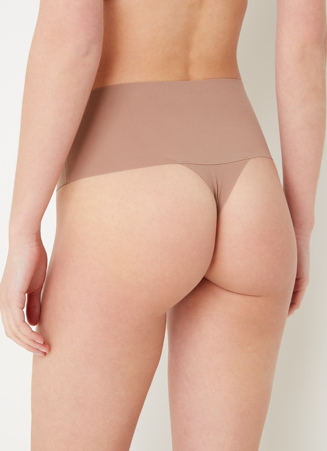SPANX Undie-Tectable naadloze corrigende string - achterkant lichtbruin