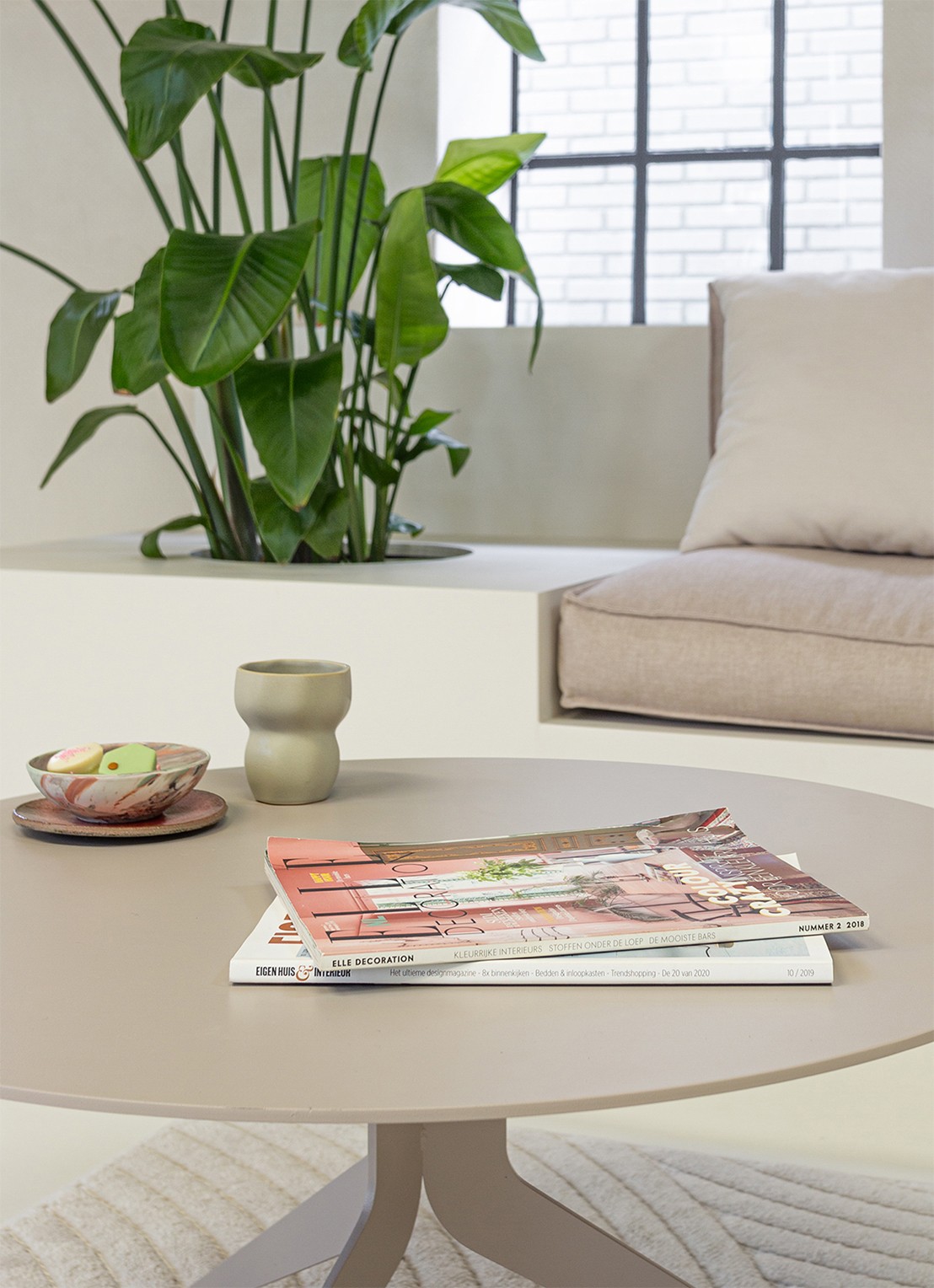 Spinder Daley salontafel 38 x 74 cm - voorkant 4 taupe