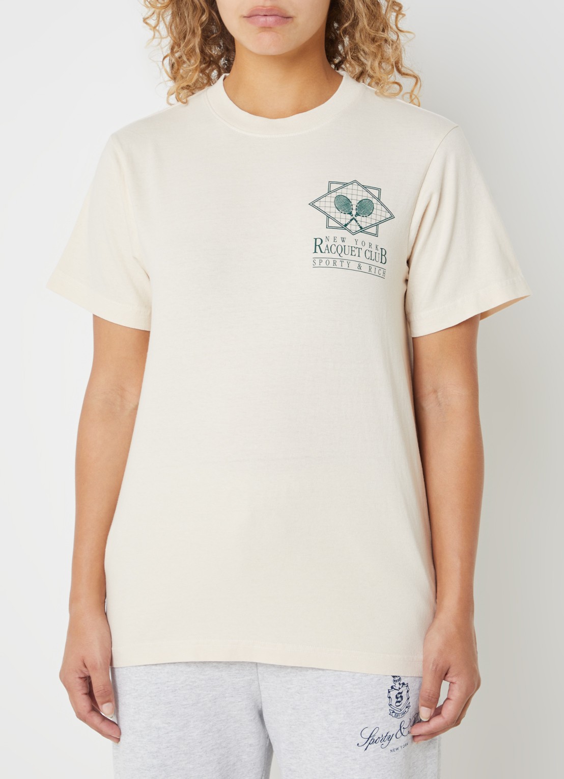 Sporty & Rich T-shirt met logo- en backprint - achterkant creme