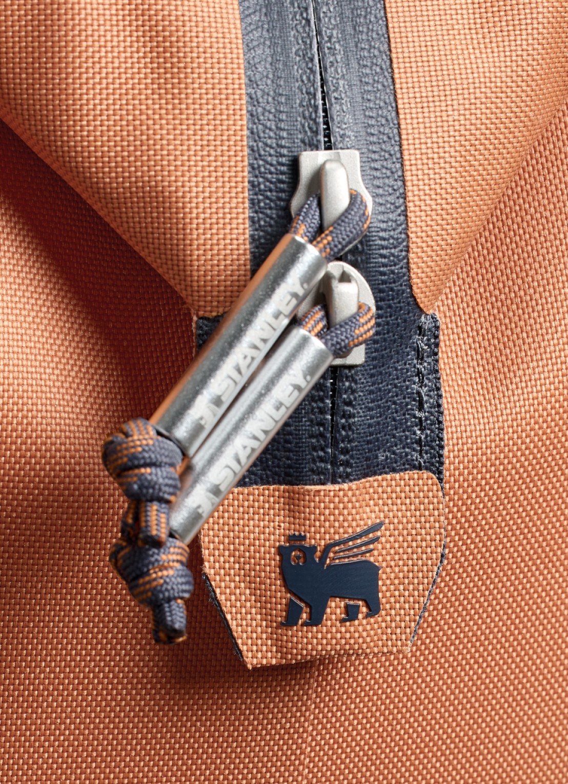 Stanley De All-Day Julienne Mini koeltas 7 liter - detail 2 oranjebruin
