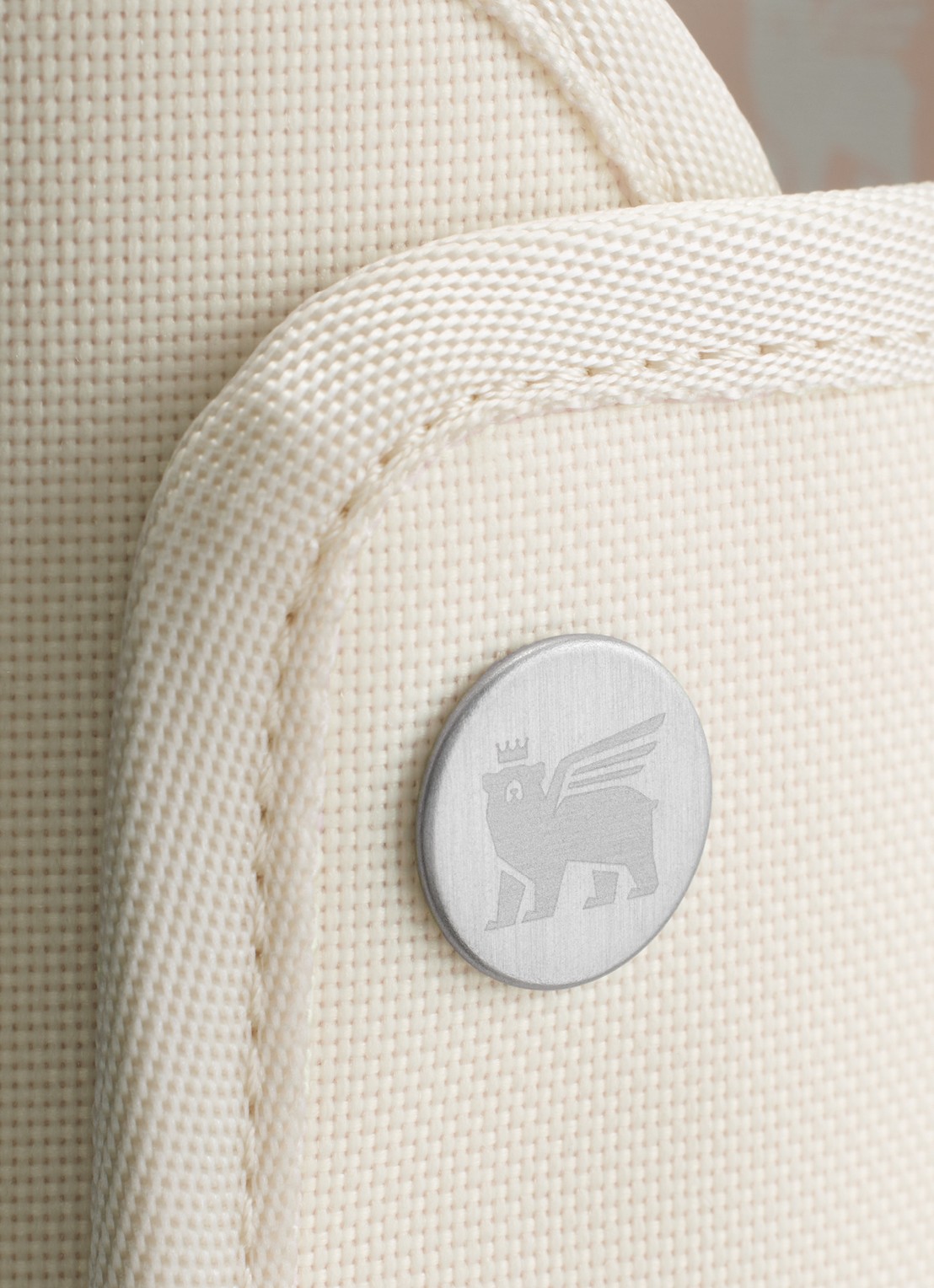 Stanley De All-Day Quencher® Carry-All crossbodytas voor 1,18 liter thermofles - detail 2 cream / beige