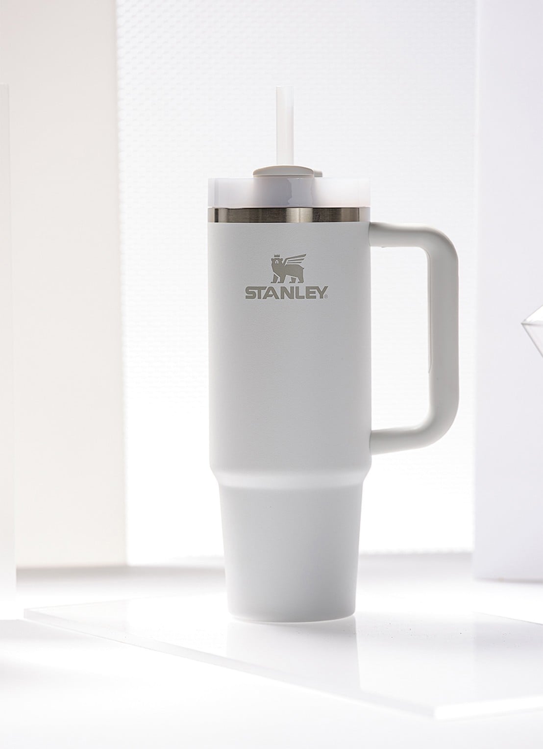 Stanley De Quencher® H2.O FlowState™ thermosfles 0,89 liter - voorkant 2 frost / gebroken wit