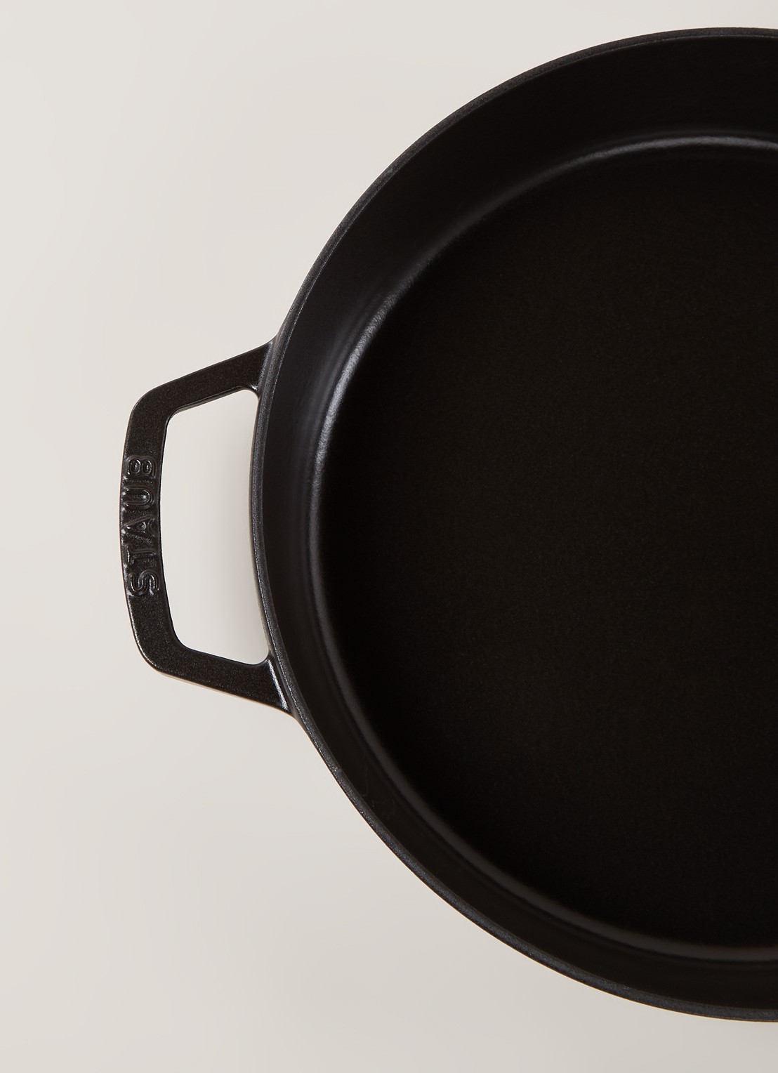 Staub Braadpan Ø26 cm - detail zwart