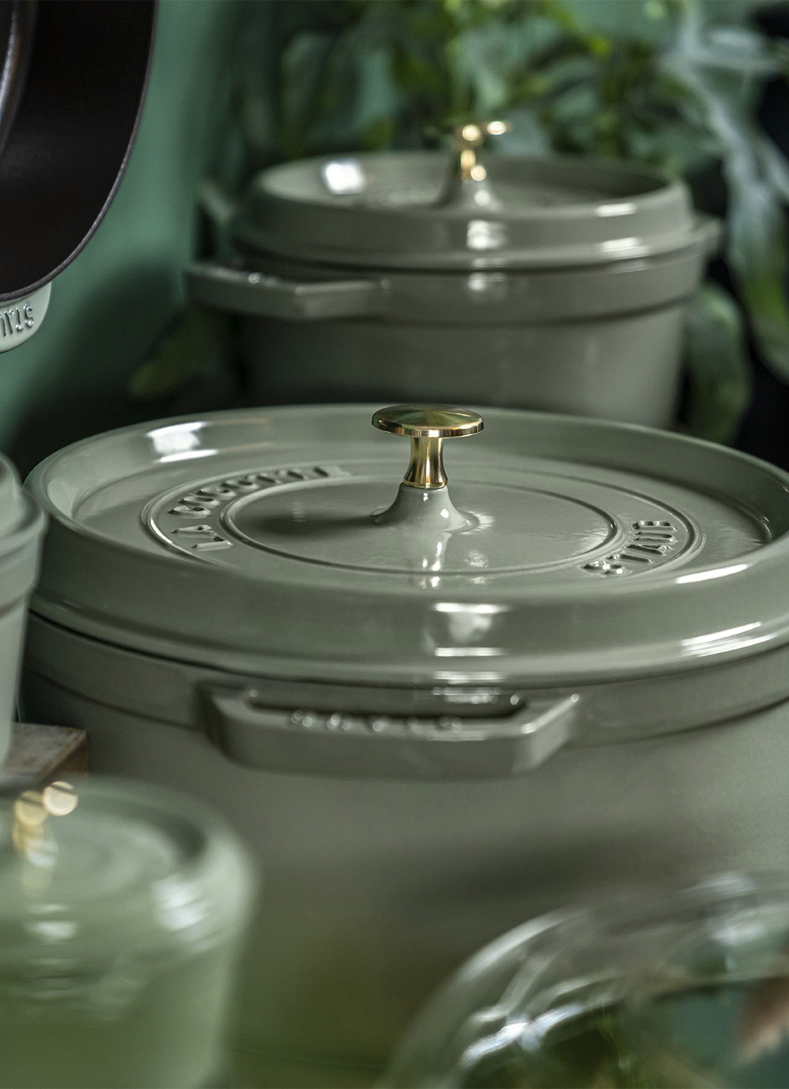 Staub Cocotte 26 cm - achterkant 3 mint