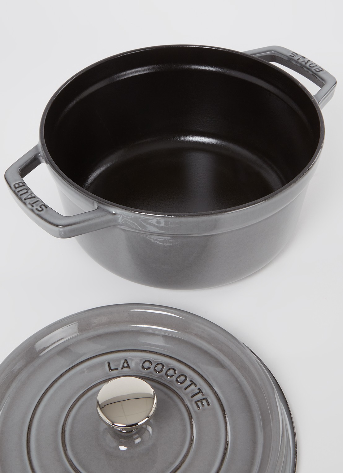 Staub Cocotte braad-/stoofpan Ø22 cm  - voorkant 2 grijs
