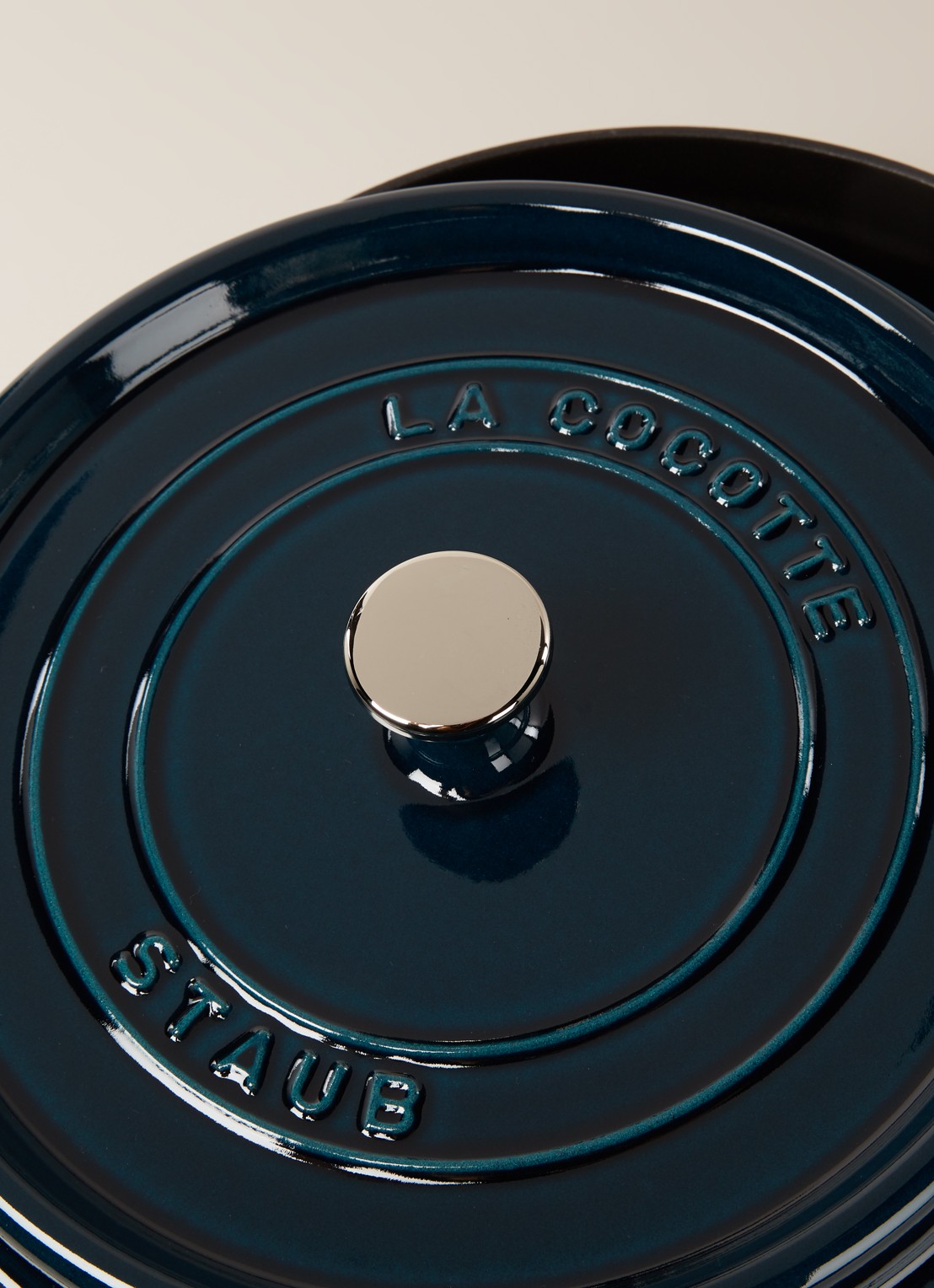 Staub Ronde cocotte 26 cm  - detail flessengroen