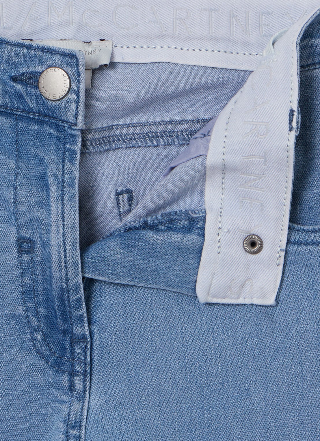 Stella McCartney High waist flared jeans met stretch en logo - detail indigo