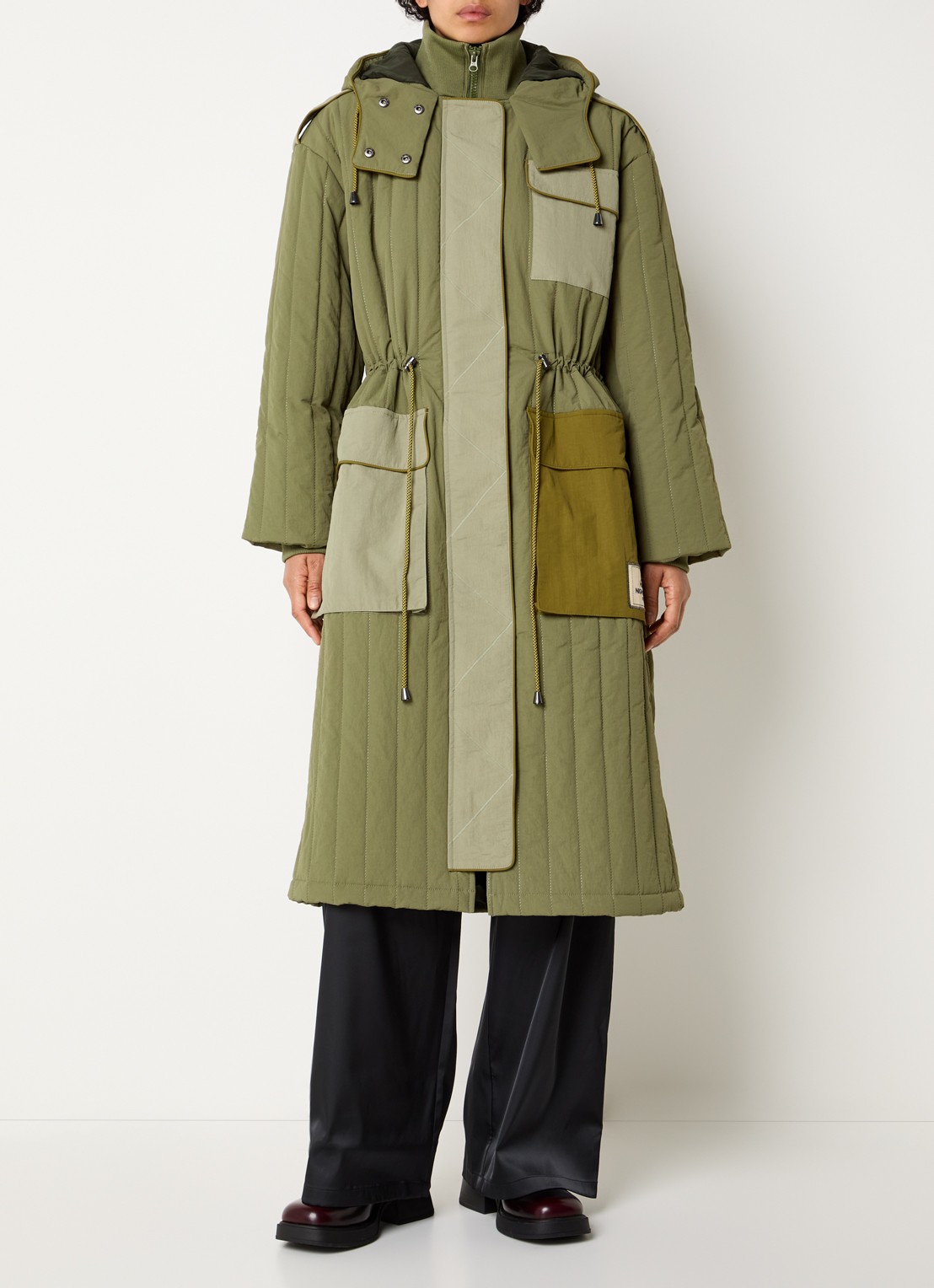 Stella Nova Gewatteerde parka met klepzakken - detail olijfgroen