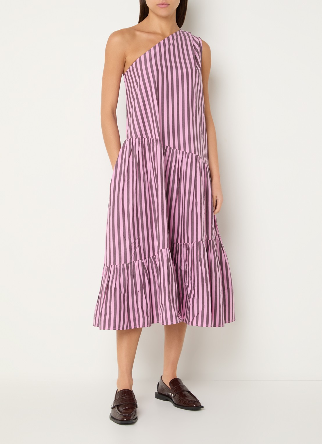 Stella Nova Midi jurk met streepprint en asymmetrische hals - detail 4 roze